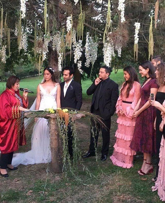 Kzm dizisinde rol alan Bura Glsoy ve Nilfer Grbz bu akam ile'de kr dnyle evlendi.