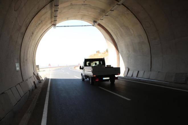 * PKK'l terristler tarafndan 20 Austos 2015'te dzenlenen saldrda 30 ara ve i makinesi atee verildi. Saldr sonras yol almalar yaklak 1 yl durduruldu.