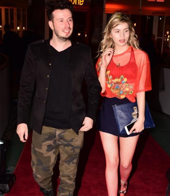 &#8220;Emrah&#8217;a birazck krlmtm. Ben de o gn herkes gibi aladm. Abartlacak bir ey yoktu. Ama birazck nlyz ya, o yzden abartlyor.&#8221;