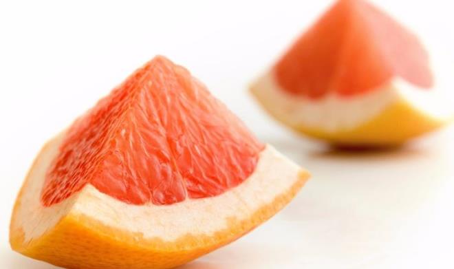 "Kalorisiz yiyecek" diye bir ey yoktur. Yediimiz en hafif meyveler sebzeler bile vcudumuza girip sindirildiinde kaloriye dnr. Ancak kilo aldrmayan yiyeceklerden bahsedebiliriz ki bunlar genelde niastal olmayan sebzeler ve meyvelerdir.