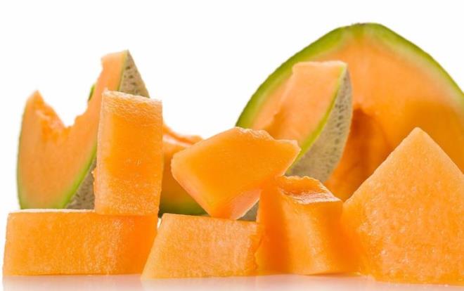 Turuncu kavun<br>  Turuncu kavun, gz salna faydal bir A vitamini tr olan betakaroten asndan portakal, greyfurt, eftali, mango gibi dier birok turuncu meyveye gre daha zengin. Bir fincan turuncu kavunda gnlk A ve C vitamini ihtiyacnzn tamam, ayrca da potasyum bulunuyor. stelik yzde 90' su olduu iin bir porsiyonu sadece 55 kalori.