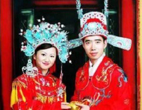 Ay takviminin 7. aynn son 15 gnnde evlenmenin uursuz olduuna, nk o dnemde cehennemin kapsnn alp kayp ruhlarn serbest kaldna inanlyor.