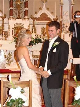 Hollanda'da eer gelinin babas damad onaylamyorsa gelinin eyizi olmaz. Gelinin en yakn arkada ise gelinin eyizinde olmas gereken eyalar hediye eder.