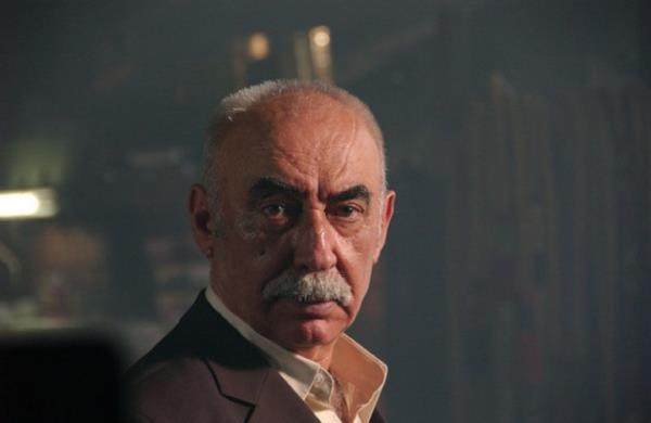 Seri olarak ekilen &#8220;Hababam Snf&#8221; filmlerinde beden eitimi retmeni &#8220;Badi Ekrem&#8221; rol, en&#8217;in bir anda tannmasn salad.