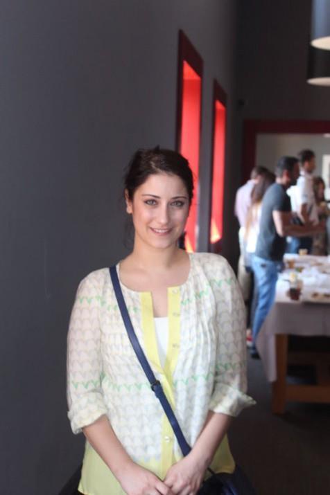 Gen oyuncu Hazal Kaya hretini elektriklerin kesilmesine ve srarl tutumuna borlu.