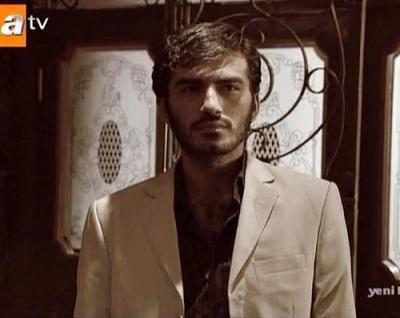 Ders srasnda hayallere dalarm biraz da babasnn maddi durumunun yerinde olmasna gvenip okumay pek de dnmemi.