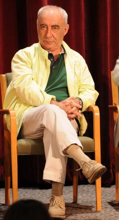 retmenlikten istifa edip filmlerde asistanlk yapmaya balayan, figran olarak kamera karsna geen, tam bir yl boyunca ehir Tiyatrolar&#8217;nda hi para almadan alan ener en&#8217;i ilk kefeden Ertem Eilmez oldu.