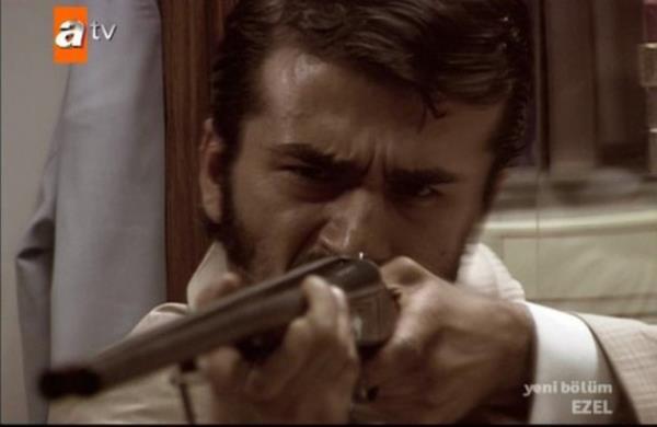 Sonra yine Demirkubuz'un Kader filminde, bu kez barol oynad. Bu rol ona stanbul Film Festivali'nde en iyi aktr, Antalya Altn Portakal Film Festivali'nde Behll Dal dl getirdi.