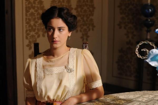 "Kariyerimi doru zamanda doru yerde olmaya ve ansma balyorum" diyen Kaya, kendisini milyonlarca izleyiciye tantan Genco dizsinin grmesine gittiinde bana ilgin bir olay geldi.