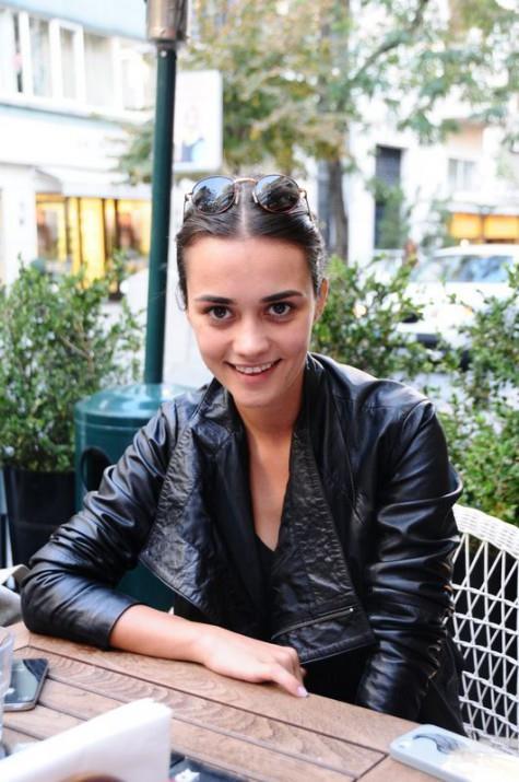 karken de Komedi Dkkan'nn yapmcs Frat Bey; Soral' yanna arp oyunculuk yapmak isteyip istemediini sordu. Bylece Soral'n ekran serveni de balam oldu.