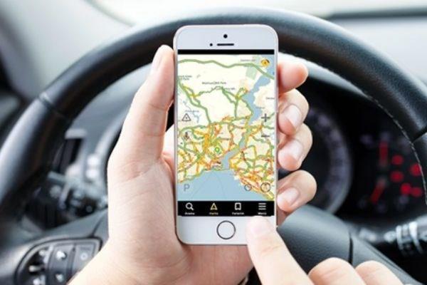 Uygulamann alma ekline deinen Ik, "47 farkl kategoriden setiiniz hedef noktanza, sesli ynlendirmeyle, canl trafik bilgisini kullanarak gitmeniz salanyor. stanbul bata olmak zere tm Marmara'da canl trafik bilgisine eriim salayabiliyorsunuz. Toplu ulam entegrasyonu da sz konusu. Sadece srclerin deil, yayalarn da gitmek istedii noktaya, toplu tama aralaryla eriim yapmalar salanyor. ngilizce, Arapa, Franszca, talyanca bata olmak zere 6 farkl dil seeneiyle hizmet sunulmakta" diye konutu.