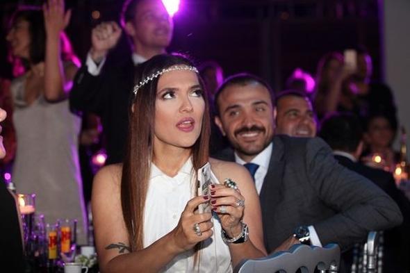 Eski einin ailesinin borlar yznden evine icra gelen Demet Akaln, Okan Kurt&#8217;tan srpriz bir kararla 12 Eyll&#8217;de boanmt.