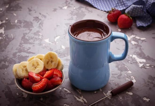 Baz yiyeceklerin mutluluk zerinde olumlu etkisi olduunu biliyor musunuz? Depresif zamanlarda imdadnza yetien ve size pozitif etkisi olan yiyecekleri renirseniz kendinizi kt hissettiiniz anlarda bu yiyeceklerden tketebilirsiniz.