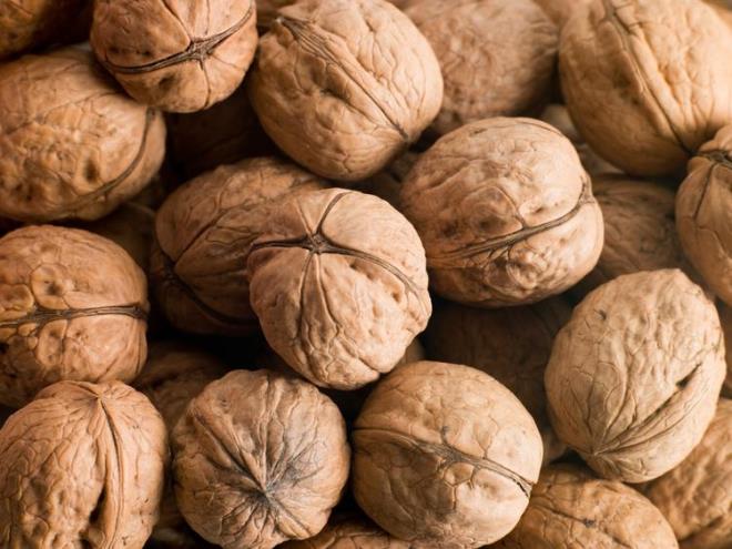 Mutluluk salayc besinler arasnda gsterilen ceviz, sabahlar 2-3 tane tketildii zaman gne daha iyi balamaya yardmc oluyor.