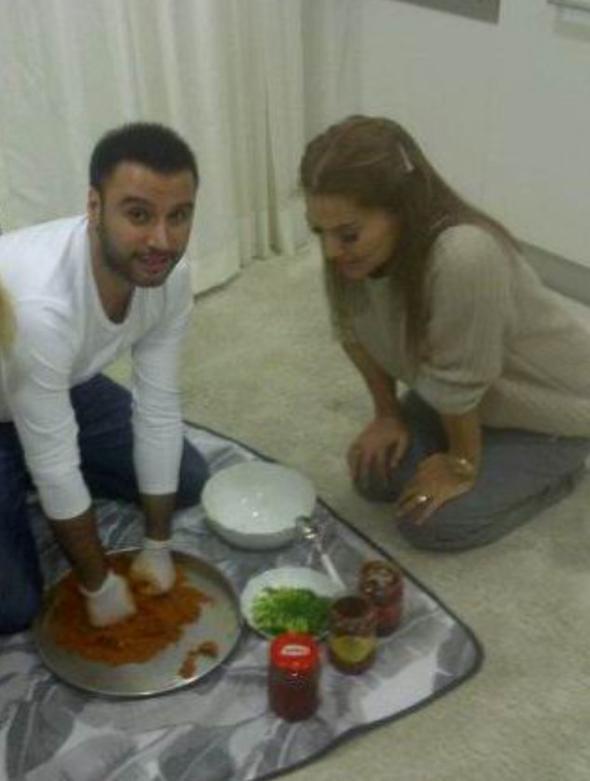 Demet Akaln'n Teve2'deki '2.sayfa' programnda Alian'a zeytin dal uzatmas sonras, eski dostlarn bartklar ne srlmt.