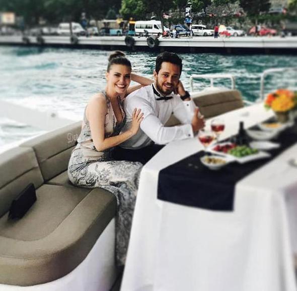 Sunucu Esra Balamir'in " Asl ile Murat baracaklar m?" sorusuna ner, " u anda barklar ve ok mutlular" diye cevap verdi.