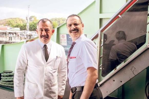 &#8220;2001&#8217;den beri yazdm eyler bunlar. O zaman daha G.O.R.A. bile yoktu sinema maceramda. Vizontele, Her ey ok Gzel Olacak vard. O zaman ekseydim bunlar, radikal olurdu. Zeki Demirkubuz ekmi gibi olurdu! 10 tane byle hikayem var. Feribottaki garson, ehir dna detoksa giden drt &#8216;akll&#8217;, dn basan Anadolu rocklar, evreci trkc, comeback yapmak isteyen eski popu gibi. Bunlar hep uzun metraja evrilmeyi bekliyordu&#8230;&#8221;