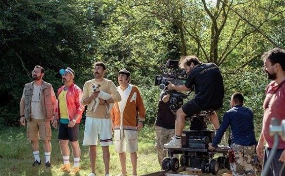 &#8220;Filmi yapan biziz, &#8216;yine ayn adamlar&#8217; deniyor! Ayn adamlarn olmasnda ne saknca var ki? Ayrca Arif V 216&#8217;da Seda Bakan ve Kerem Alk&#8217;la ilk kez oynadm. Onlara ayp olmuyor mu? Bana gre bu ayn adamlar serzeniinin altnda u var: Niye ben oynamyorum&#8221;