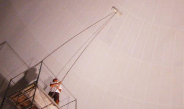 Dev ekran temizleyicisi