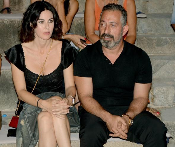 Cem Ylmaz&#8217;la ak yaayan Defne Samyeli, Madame Figaro dergisine samimi aklamalarda bulundu. Rportajda Cem Ylmaz'la ilikisinin srpriz bir ekilde baladnn altn izen Samyeli'nin aklamalarndan satr balar: