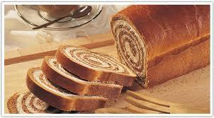 Hazrladnz kekin, frnda piirirken kmemesi iin hamuru kalb ile birlikte frna koymadan nce 20 dakika kadar dinlendirin. - Kek kalbnzn iine hamurunuzu dkmeden nce ortasna bir erit alminyum folyo koyun. Bylece kekinizi piirdikten sonra kolayca kartabilirsiniz.