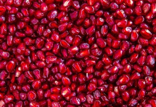 Oksidatif stresin sperm disfonksiyonuna neden olduu ve kadnlarda dourganl azaltt almalarca gsterilmitir. Nar suyunun plasentada da oksidatif stresi azaltmaya yardmc olduu gsterilmitir.