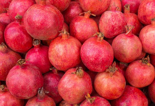 Yaplan bir aratrmaya gre, gnlk 227 ml nar suyu imek, renme ve hafzay artrabilir. Nar suyunun antioksidan konsantrasyonu ve oksidatif stresi etkileme yetenei, kadnlarda dourganla faydal olabileceini gstermitir.