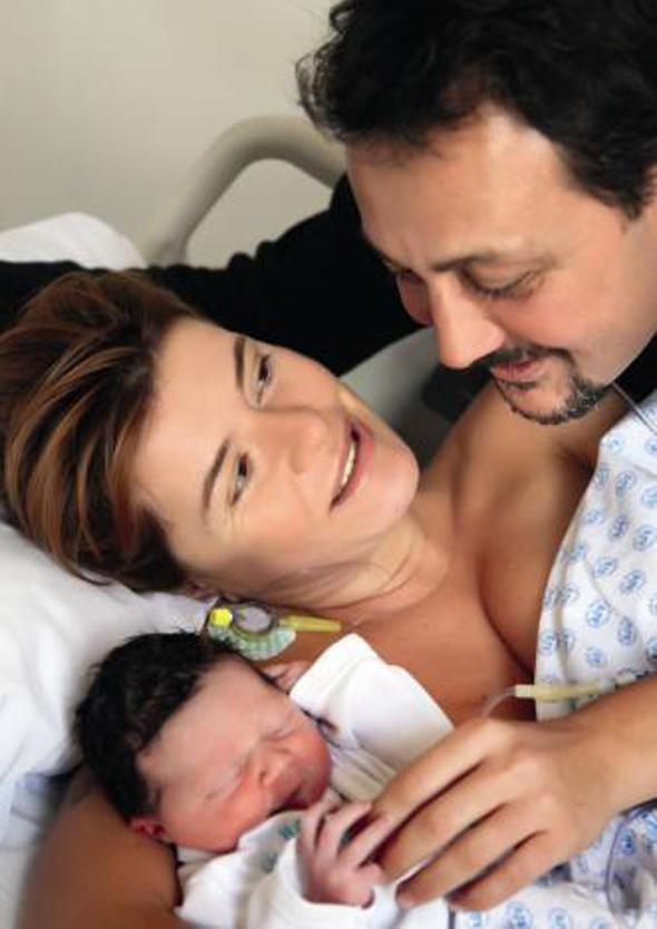 Aye&#8217;nin, babas efik ztek&#8217;in neredeyse kopyas olduu da bu ekimde ortaya kt.