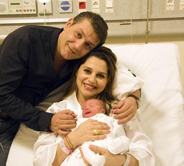 PELN KRMK    Pelin Krmk'nn Rafi Moreno ile evliliinden olan kz Amerikan Hastanesi'nde dnyaya geldi.