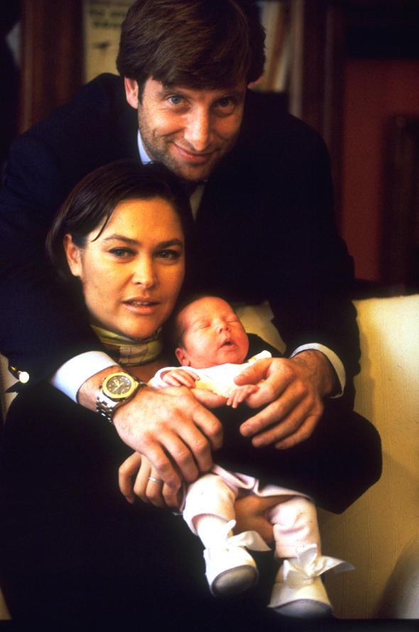 HLYA AVAR    Sanat Hlya Avar, Kaya ilingirolu ile olan evliliinden Zehra isminde bir kz ocuu dnyaya getirdi.