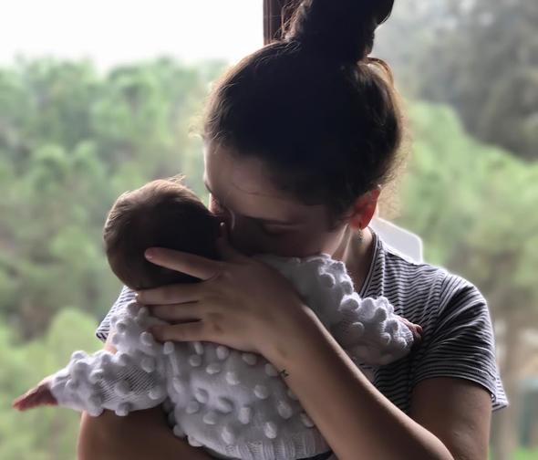 Gzel oyuncu dn olu mer ile bir karesini &#8220;cennet kokulu olum&#8221; notu ile paylat.