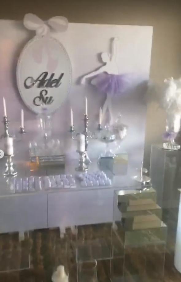 Heyecann sevenleriyle paylaan nl arkc unlar yazd; Adel'im... Prensesim... Canm kzm, seni o kadar uzun zamandr bekliyordum ki, anlatamam. Yemediim yemek, gezmediim yer, tanmadm insan, grmediim, duymadm olay kalmad... Hissetmediim duygu kalmad diyeceim ama, ben ilk defa, bugn, evlat sevgisini hissettim kzm. Allah'm bu fani dnyada, inallah hep gzelliklerle, iyiliklerle kar karya kalrsn, ktlklerden hep uzak olursun...