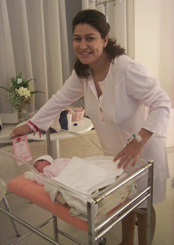 CLAL AYDIN    clal Aydn'n Kemal Babu ile olan evliliinden bir kz oldu.