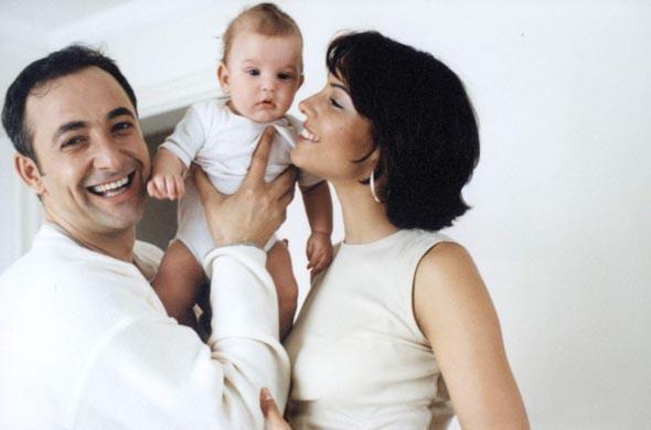 ift, Acbadem Hastanesi'nde dzenledikleri toplantda oullarn basnla tantrd.