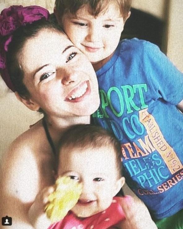 Minik Ece 1 yana bast. Gzel oyuncu kznn yeni yan, Instagram'da paylat fotorafla kutlad.