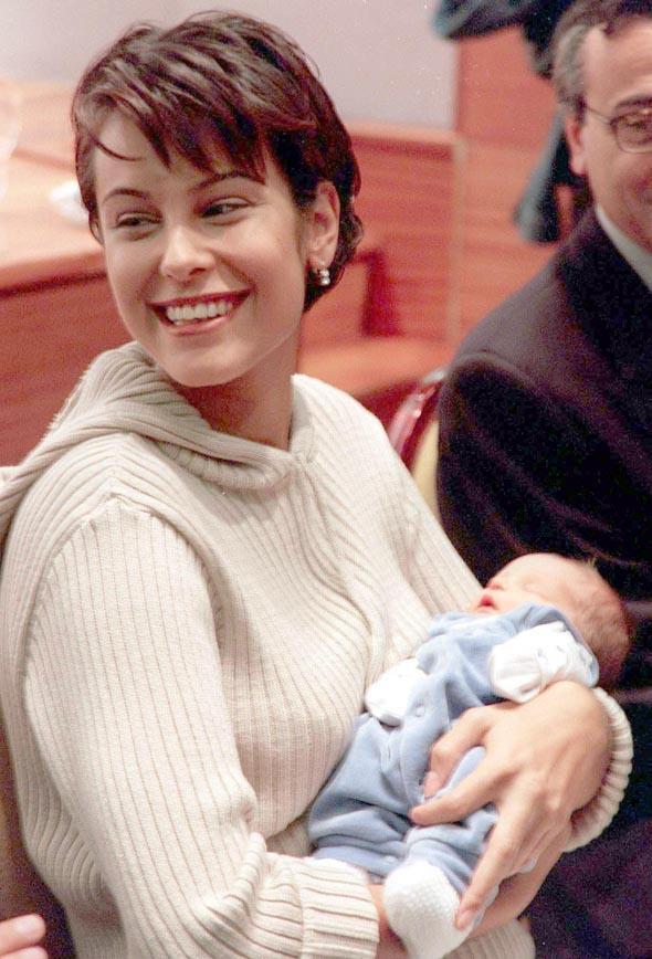 ARZUM ONAN - MEHMET ASLANTU    nl manken Arzum Onan ve aktr ei Mehmet Aslantu'un oullar Can 2000 ylnda dnyaya geldi.