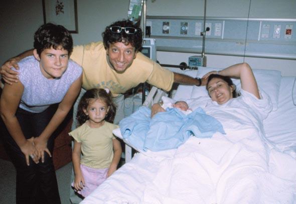 BURN ORHON    Burin Orhon-Sheyl Uygur iftinin kzlar Aye, Amerikan Hastanesi'nde dnyaya geldi. Sheyl ikinci kez baba olurken, Burin ise 3. kez anne olmann mutluluunu yaad.