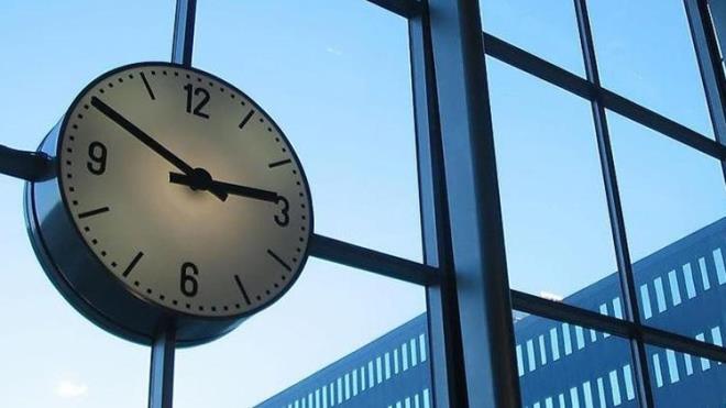 Gn ndan daha fazla yararlanmak amacyla btn yurtta uygulanan ileri saat uygulamasnn devam ettirilmesine ilikin karar, Resmi Gazete'de yaymland.
