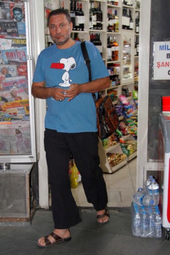 nl klarneti, &#8220;Nerelerdesiniz, neler yapyorsunuz?&#8221; sorusuna &#8220;stanbul&#8217;u terk ettim, zmir&#8217;e yerletim. Buraya konser ve e, dost ziyaretleri iin geliyorum. Arada Taksim Trio ile almalarmz oluyor&#8221; diye yant verdi.