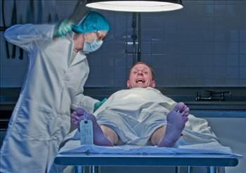 8. Hindistan'daki zerdtler llerini akbabalarn yemesi iin akta brakyor.