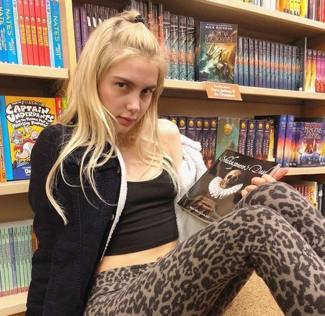 Aleyna Tilki--    Shakespeare&#8217;s Dead / Simon Palfrey ile Emma Hale