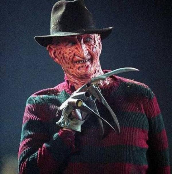 2. Freddy Krueger <p>Filmin ad: A Nightmare on Elm Street/Elm Sokanda</p> Kabus Yl: 1984 <p>Ynetmen: Wes Craven</p>