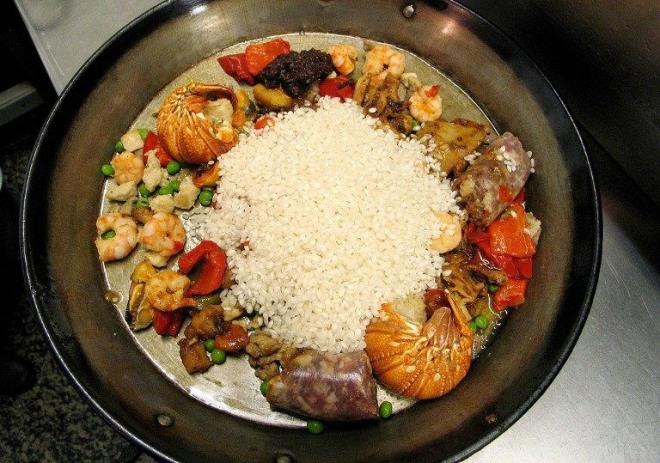 4. BARCELONA    Mercat de la Boqueria adl pazar, Barcelona&#8217;da yeme ime seyahatlerinin vazgeilmez rotas.