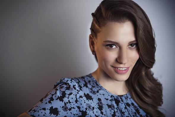 Sevgilisi Serenay Sarkaya 27 yanda.