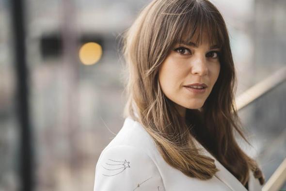 Asl Enver, 34 yanda.