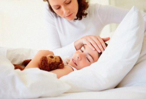 Ate parasetamole ramen 38,5C'nin zerinde seyrederse doz araln 4 saatten 3 saate almak gerekir. Bu durumda ikinci bir ilala parasetamol dnml bir ekilde kullanmak gerekir.