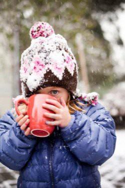 Eer ocuunuzun atei yoksa fakat hasta grntsn korumaya devam ediyorsa bir saat iinde ateini bir daha ln. Eer ocuunuzun atei 38,0 ile 39,9 aras ise ate drmek iin nlem aln. ocuunuzun atei 40 derece ve yukardaysa hemen doktorunuzla konuun.