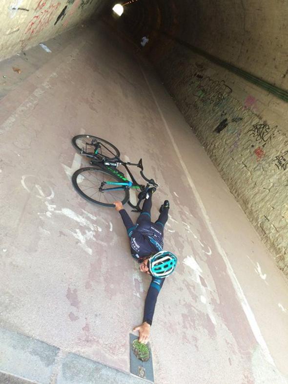 Aslnda sadece yere yatm!