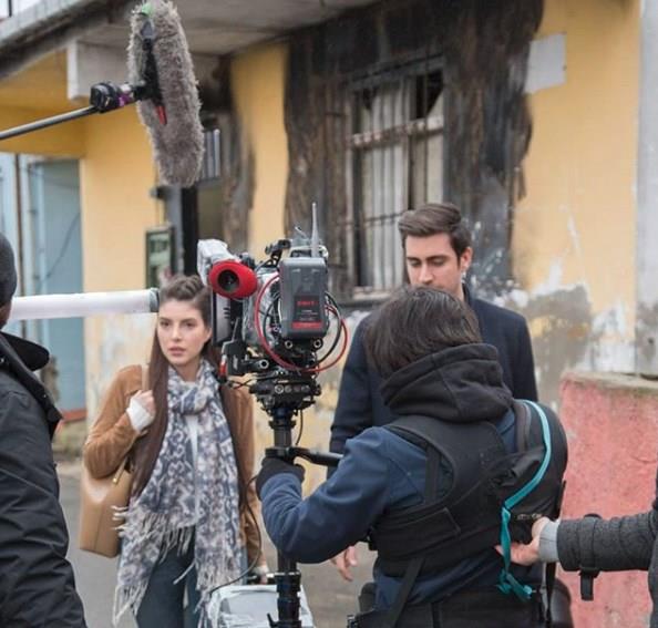 alar Erturul (Fazilet Hanm ve Kzlar)  <br>  Fazilet Hanm ve Kzlar'nda Yaz karakterine hayat veren alar Erturul dizinin finalinin ardndan sosyal medyadan bir mesaj yaynlad. Erturul, 50 hafta su gibi geti. Gzel dostluklar gzel anlar biriktirdik. Her geen gn iini en iyi ekilde yapmaya alan kamera arkasndaki ve nndeki herkesi tebrik ediyorum. Son derece baarl ve zveriliydiniz. Zorluklara ramen bizlere guvenini eksik etmeyen Avar filme teekkr ediyorum. Saolun varolun. Son olarak siz seyirciler sizin desteinizle moral bulduk, motive olduk. ou zaman hakedip haketmediimizi sorgulasam da gstermi olduunuz ar destek ar ilgi ar sevgi paha biilemez. Dilerim hayat da sizin karnza sizler gibi destek olan insanlar karsn. Baka ilerde grmek zere" ifadelerini kulland.