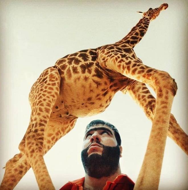 ahan Gkbakar (Recep vedik 6)  <br>  ahan Gkbakar, Recep vedik 6'dan ilk paylamlarn yapmaya balad. Komedyen nce zrafayla olan bu fotorafn paylat.